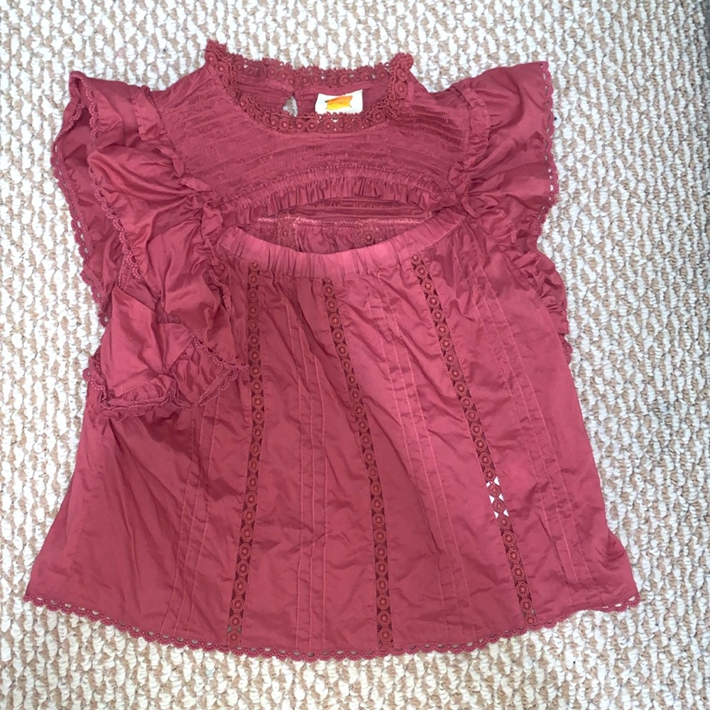Dark Pink Eyelet Top w/ Ruffled Sleeves - NEW